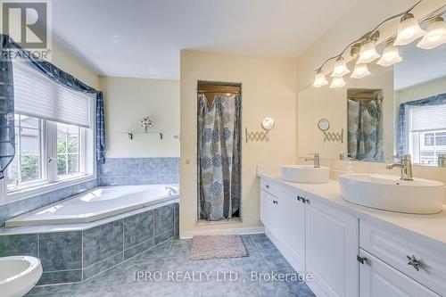2251 Kenneth Crescent, Burlington, ON - Indoor Photo Showing Bathroom