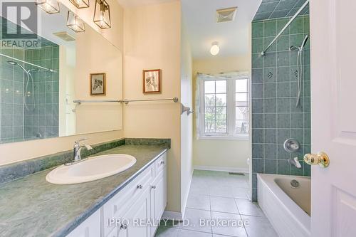 2251 Kenneth Crescent, Burlington, ON - Indoor Photo Showing Bathroom