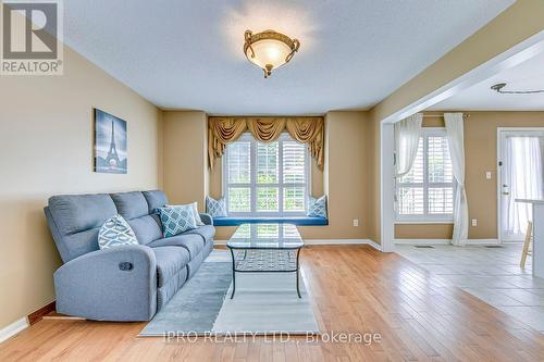 2251 Kenneth Crescent, Burlington, ON - Indoor Photo Showing Living Room