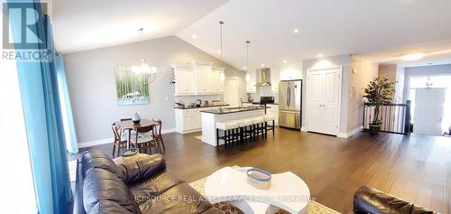 600 Hawthorne Place, Woodstock, ON - Indoor Photo Showing Living Room