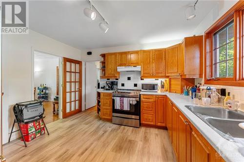 933 Alpine Avenue, Ottawa, ON - Indoor Photo Showing Kitchen With Double Sink