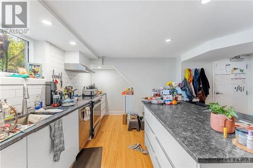 933 Alpine Avenue, Ottawa, ON - Indoor Photo Showing Kitchen