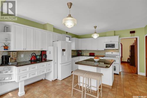 3003 Hill Avenue, Regina, SK - Indoor Photo Showing Kitchen