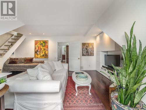 107 Farnham Avenue, Toronto, ON - Indoor Photo Showing Living Room