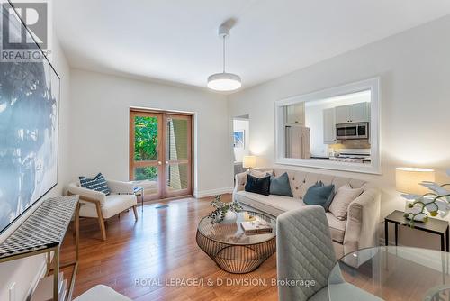 107 Farnham Avenue, Toronto, ON - Indoor Photo Showing Living Room