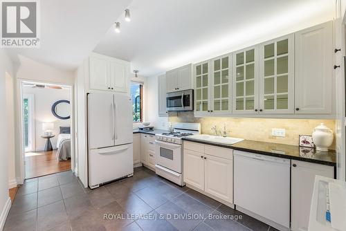 107 Farnham Avenue, Toronto, ON - Indoor Photo Showing Kitchen