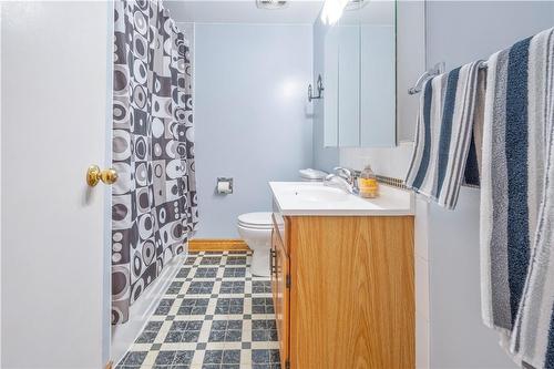 131 Meadowlark Drive, Hamilton, ON - Indoor Photo Showing Bathroom