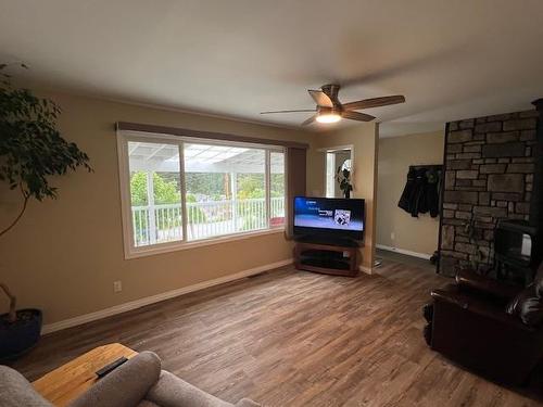 485 Bryant Blvd, Kimberley, BC - Indoor Photo Showing Living Room With Fireplace