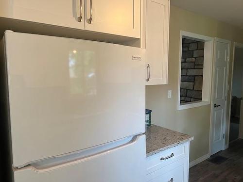 485 Bryant Blvd, Kimberley, BC - Indoor Photo Showing Kitchen