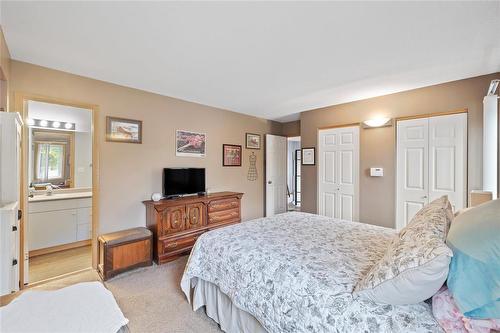 78 Bloomer Crescent, Winnipeg, MB - Indoor Photo Showing Bedroom