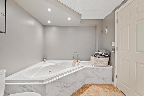 78 Bloomer Crescent, Winnipeg, MB - Indoor Photo Showing Bathroom