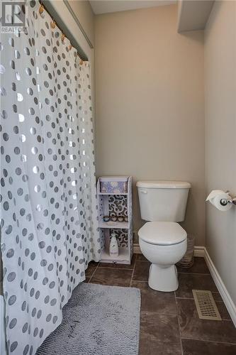 10 Brentwood Court, Sudbury, ON - Indoor Photo Showing Bathroom