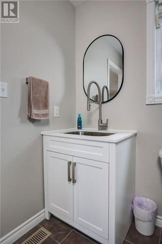 10 Brentwood Court, Sudbury, ON - Indoor Photo Showing Bathroom