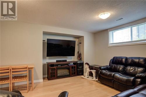 10 Brentwood Court, Sudbury, ON - Indoor Photo Showing Living Room