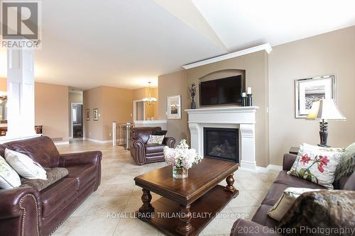 592 Clearwater Crescent, London, ON - Indoor Photo Showing Living Room With Fireplace