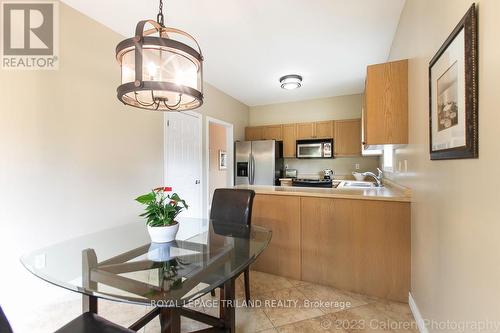 592 Clearwater Crescent, London, ON - Indoor Photo Showing Dining Room