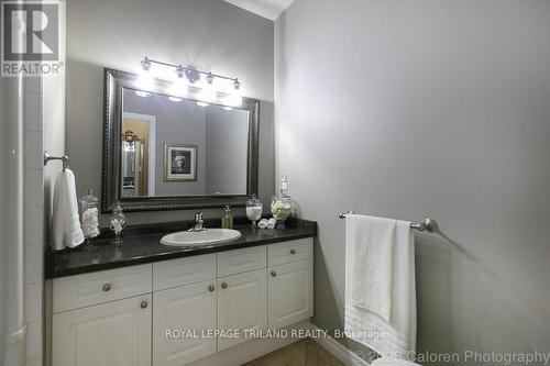 592 Clearwater Crescent, London, ON - Indoor Photo Showing Bathroom