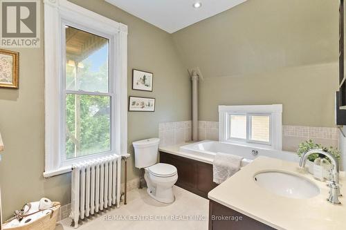 446 Piccadilly Street, London, ON - Indoor Photo Showing Bathroom