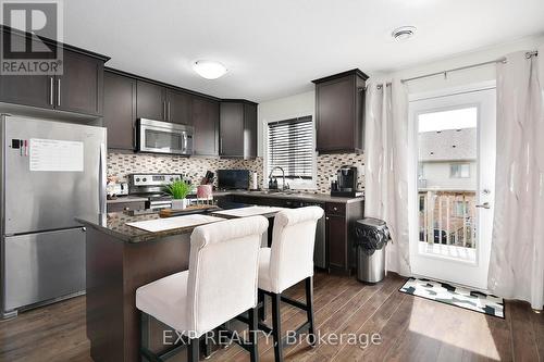 62 - 3320 Meadowgate Boulevard, London, ON - Indoor Photo Showing Kitchen