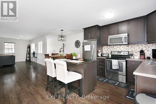 62 - 3320 Meadowgate Boulevard, London, ON - Indoor Photo Showing Kitchen With Double Sink With Upgraded Kitchen