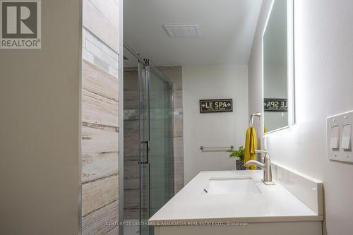 23 Glenwood Street, Quinte West, ON - Indoor Photo Showing Bathroom