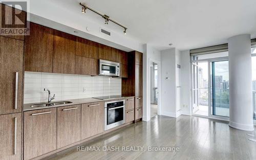 1704 - 170 Avenue Road, Toronto (Annex), ON - Indoor Photo Showing Kitchen With Double Sink With Upgraded Kitchen