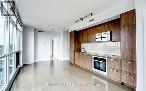 1704 - 170 Avenue Road, Toronto (Annex), ON - Indoor Photo Showing Kitchen