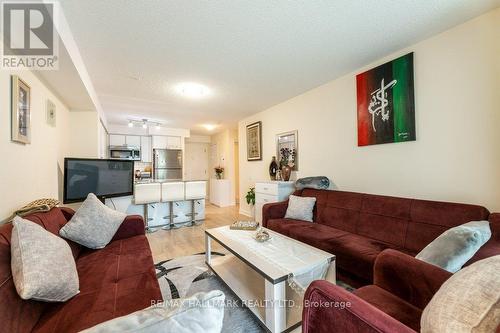 607 - 525 Wilson Avenue, Toronto, ON - Indoor Photo Showing Living Room