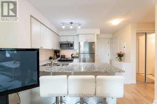 607 - 525 Wilson Avenue, Toronto, ON - Indoor Photo Showing Kitchen With Stainless Steel Kitchen With Double Sink With Upgraded Kitchen