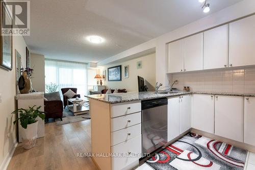 607 - 525 Wilson Avenue, Toronto, ON - Indoor Photo Showing Kitchen