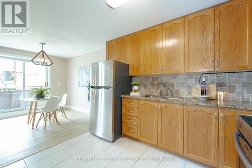 212 - 800 Kennedy Road, Toronto, ON - Indoor Photo Showing Kitchen