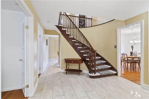 2060 Hunters Wood Drive, Burlington, ON - Indoor Photo Showing Other Room