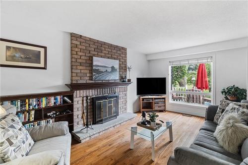 2060 Hunters Wood Drive, Burlington, ON - Indoor Photo Showing Living Room With Fireplace