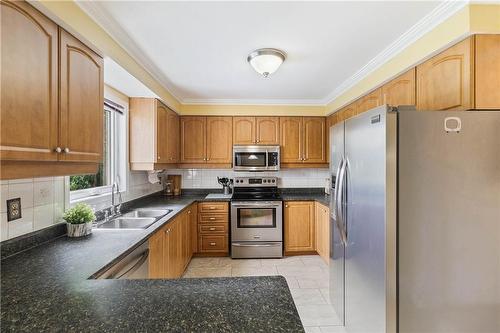 2060 Hunters Wood Drive, Burlington, ON - Indoor Photo Showing Kitchen With Double Sink