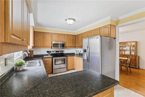 2060 Hunters Wood Drive, Burlington, ON - Indoor Photo Showing Kitchen With Double Sink