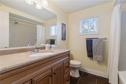 2060 Hunters Wood Drive, Burlington, ON - Indoor Photo Showing Bathroom