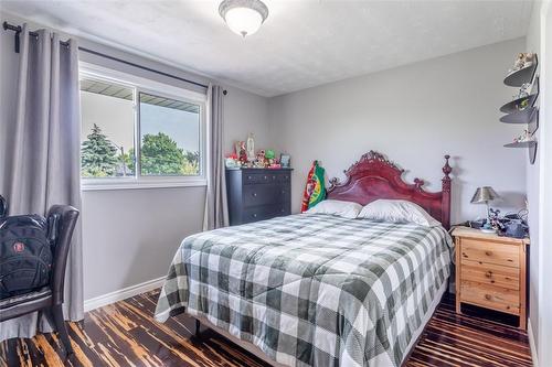 288 Celtic Drive, Hamilton, ON - Indoor Photo Showing Bedroom
