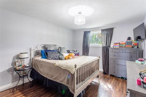 288 Celtic Drive, Hamilton, ON - Indoor Photo Showing Bedroom