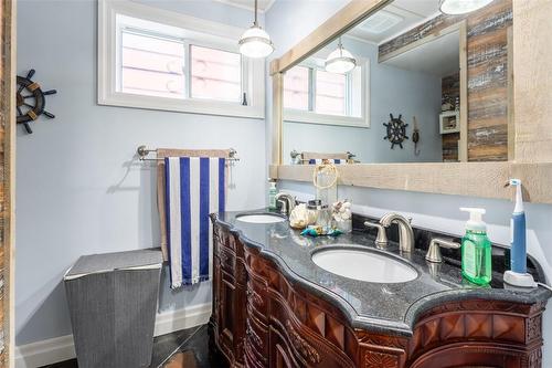 288 Celtic Drive, Hamilton, ON - Indoor Photo Showing Bathroom