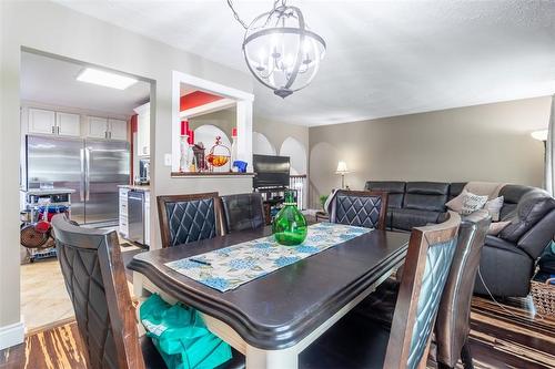 288 Celtic Drive, Hamilton, ON - Indoor Photo Showing Dining Room