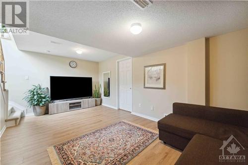 1103 Marconi Avenue, Ottawa, ON - Indoor Photo Showing Living Room