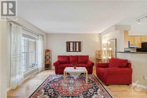 1103 Marconi Avenue, Ottawa, ON - Indoor Photo Showing Living Room
