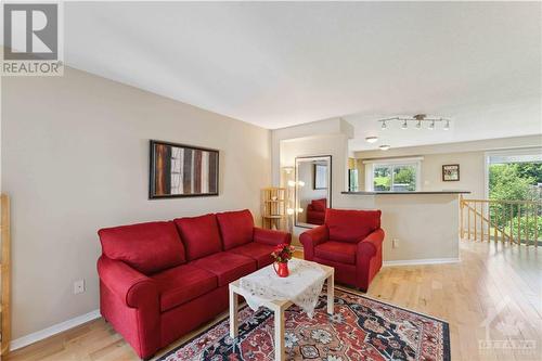 1103 Marconi Avenue, Ottawa, ON - Indoor Photo Showing Living Room