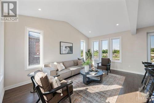 406 Peninsula Road, Ottawa, ON - Indoor Photo Showing Living Room