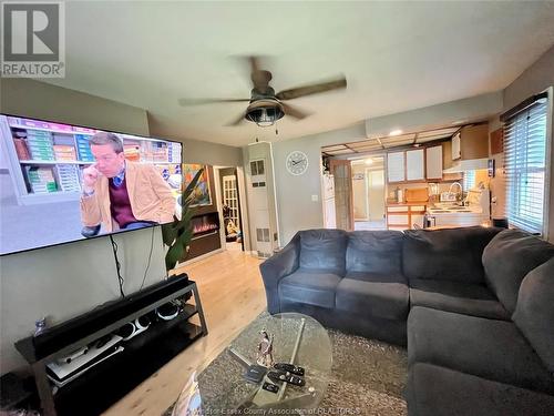 1315 Clovelly Drive, Kingsville, ON - Indoor Photo Showing Living Room
