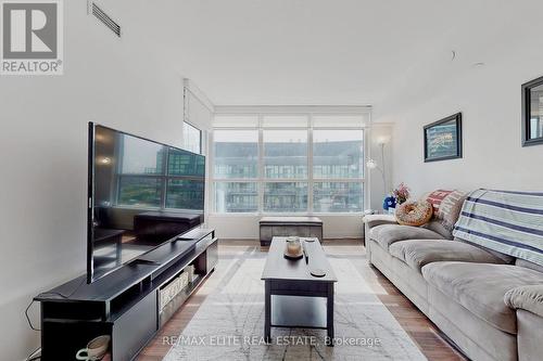 1501 - 80 Queens Wharf Road, Toronto, ON - Indoor Photo Showing Living Room