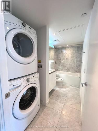 1501 - 80 Queens Wharf Road, Toronto, ON - Indoor Photo Showing Laundry Room
