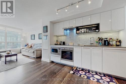 1501 - 80 Queens Wharf Road, Toronto, ON - Indoor Photo Showing Kitchen