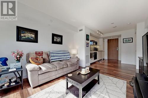 1501 - 80 Queens Wharf Road, Toronto, ON - Indoor Photo Showing Living Room