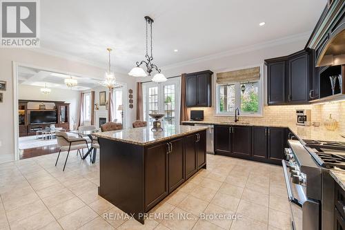 11 Torgan Trail, Vaughan, ON - Indoor Photo Showing Kitchen With Upgraded Kitchen